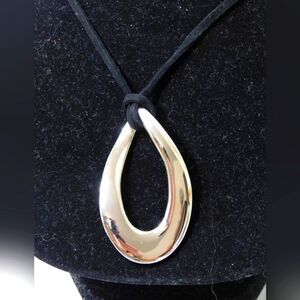 Beautiful Lia Sophia "TORQUE" Pendant Necklace, 18-21", NWOT